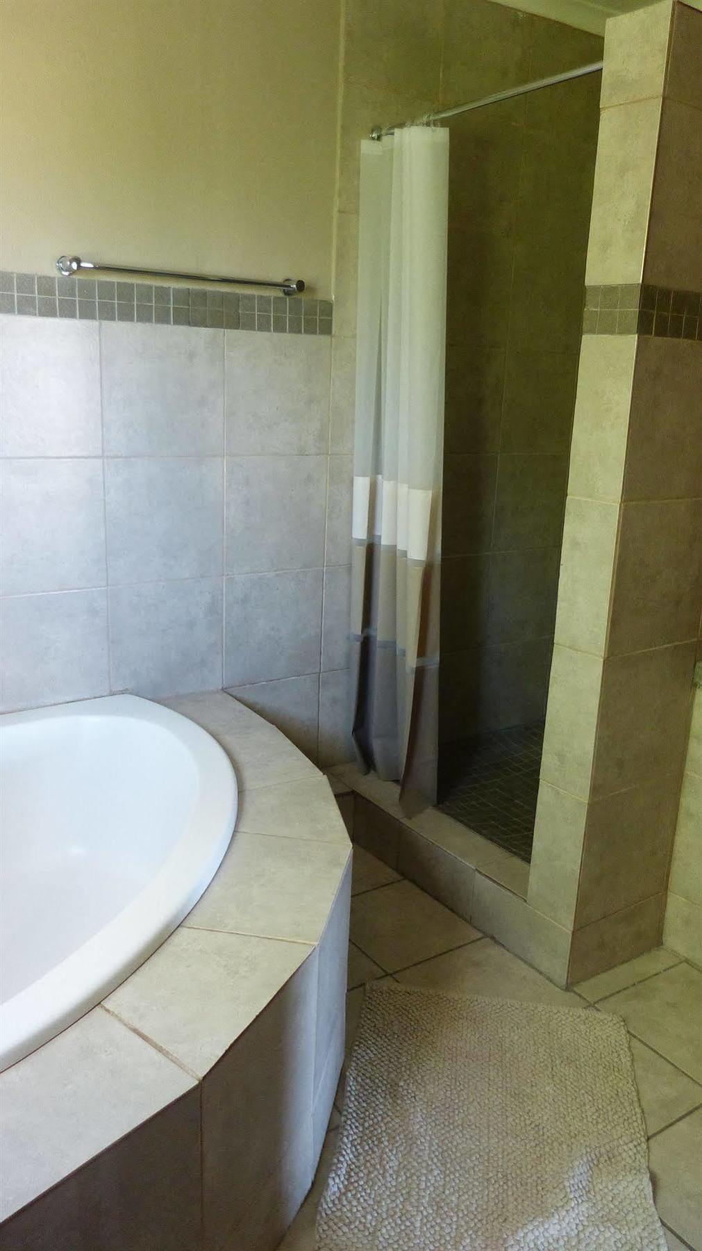 African Sands Guesthouse Load Shedding Free Bloemfontein Esterno foto