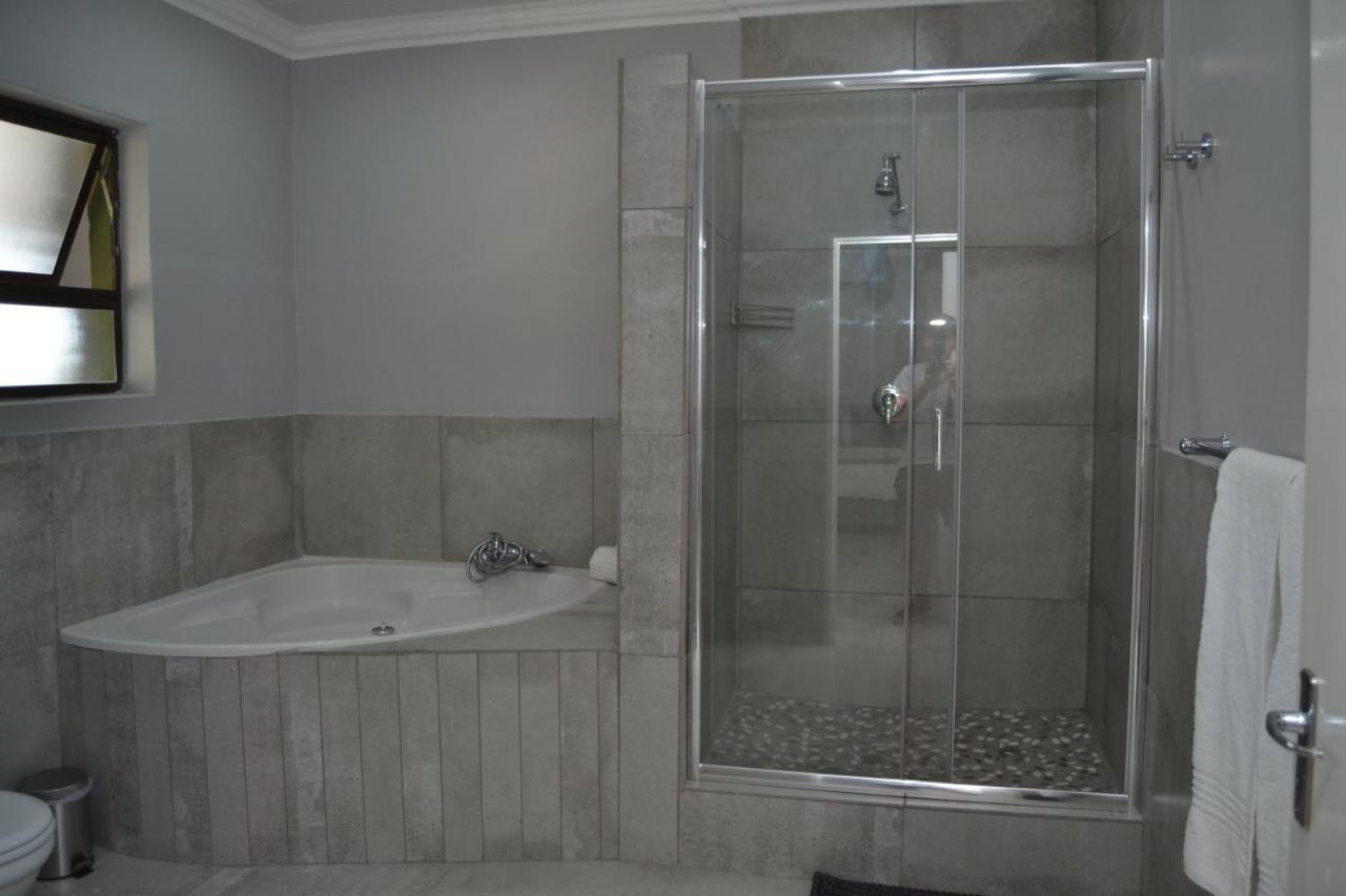 African Sands Guesthouse Load Shedding Free Bloemfontein Esterno foto