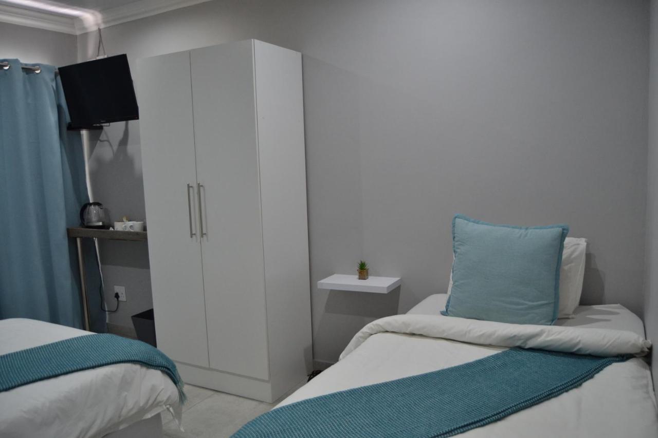 African Sands Guesthouse Load Shedding Free Bloemfontein Esterno foto