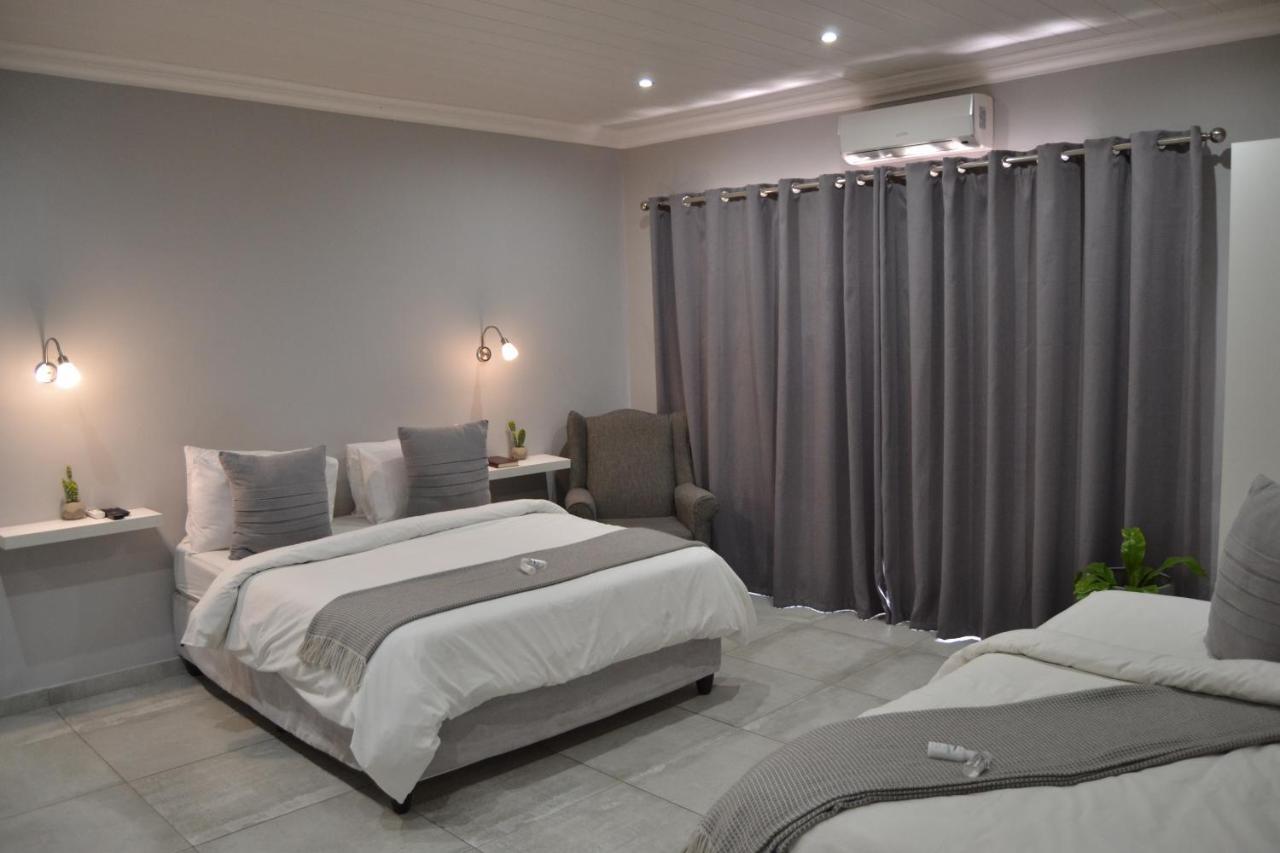 African Sands Guesthouse Load Shedding Free Bloemfontein Esterno foto