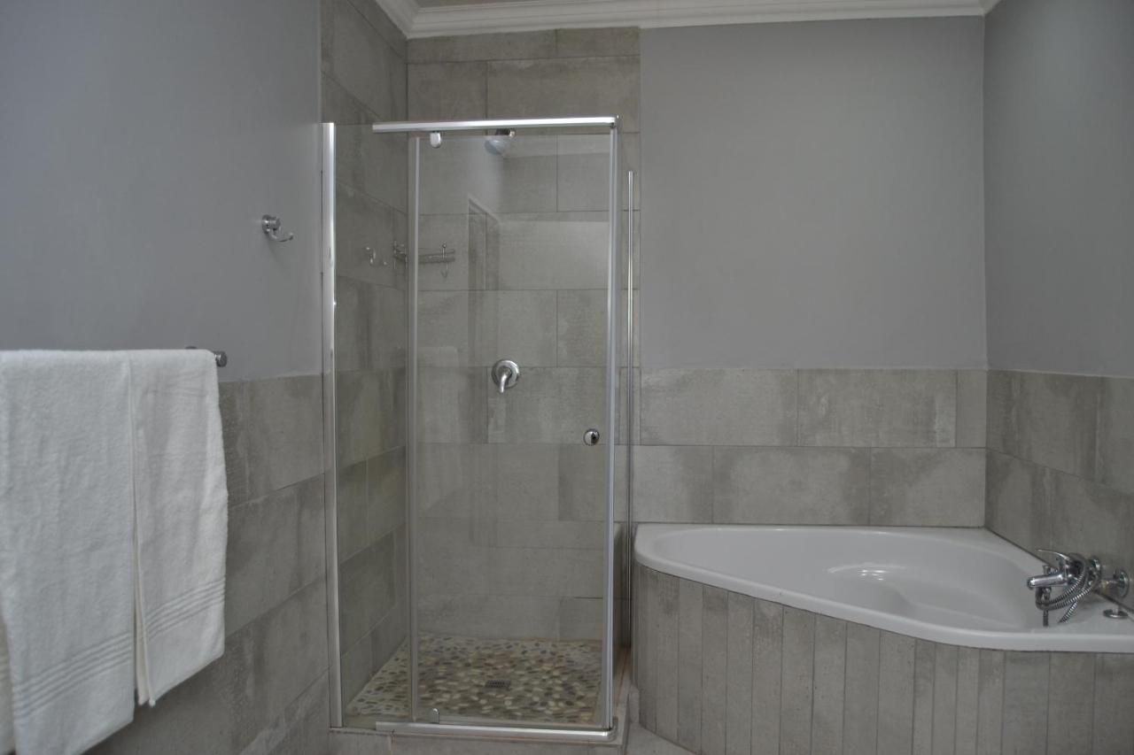 African Sands Guesthouse Load Shedding Free Bloemfontein Esterno foto
