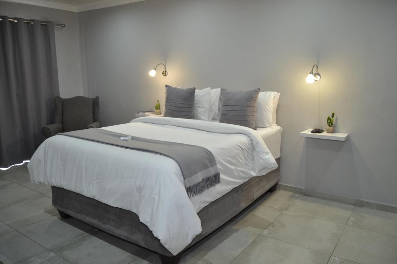 African Sands Guesthouse Load Shedding Free Bloemfontein Esterno foto